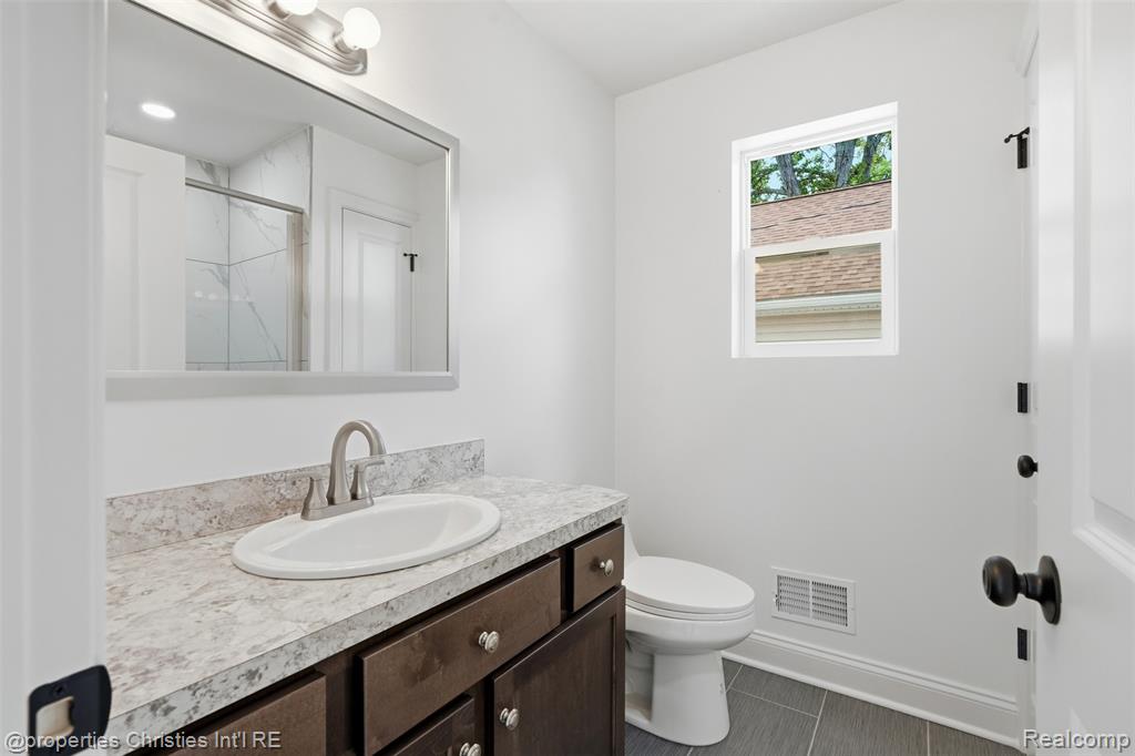 27828 Groveland Street, Madison Heights, MI 48071 — Photo 17