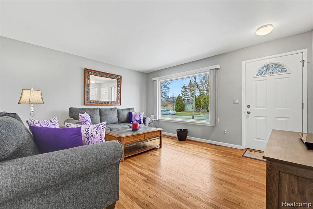 5135 Sudbury Drive, Warren, MI 48092 — Photo 4