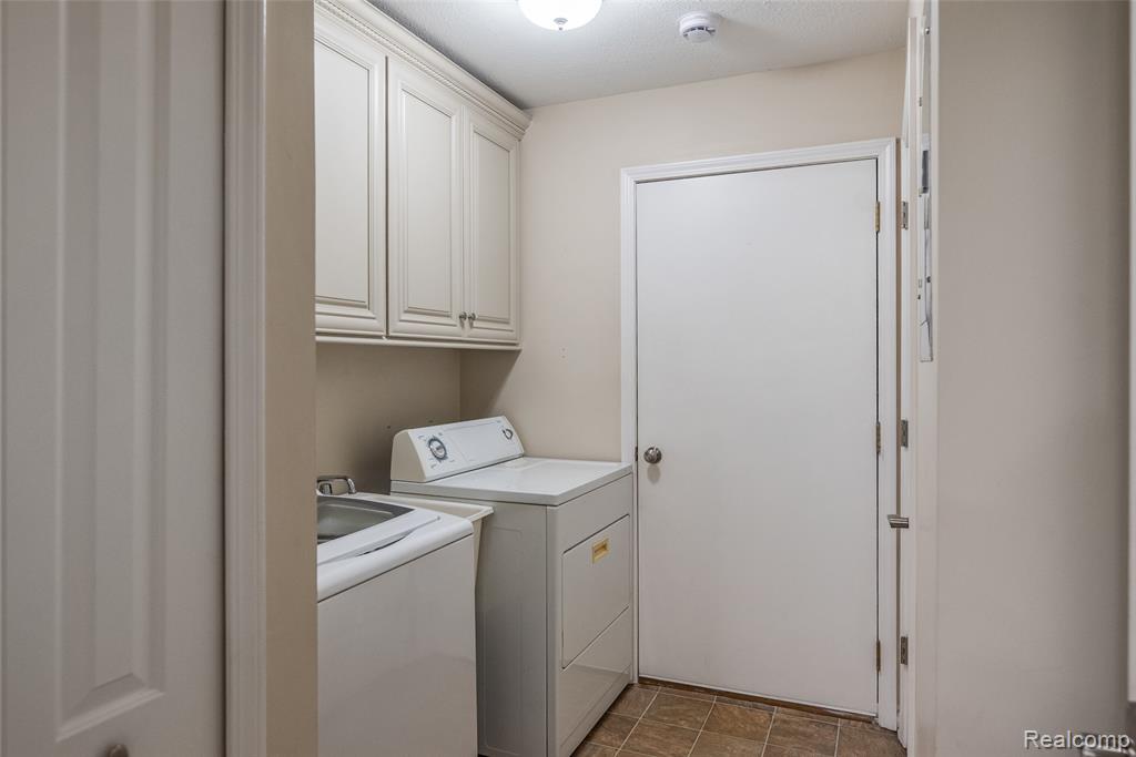 332 Marigold Circle, Westland, MI — Photo 18