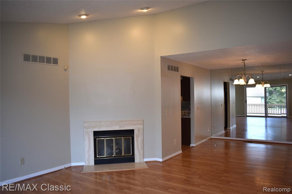 7901 Lawrence, West Bloomfield, MI — Photo 10