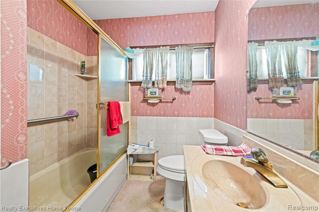 25520 Miracle Drive, Madison Heights, MI 48071 — Photo 18