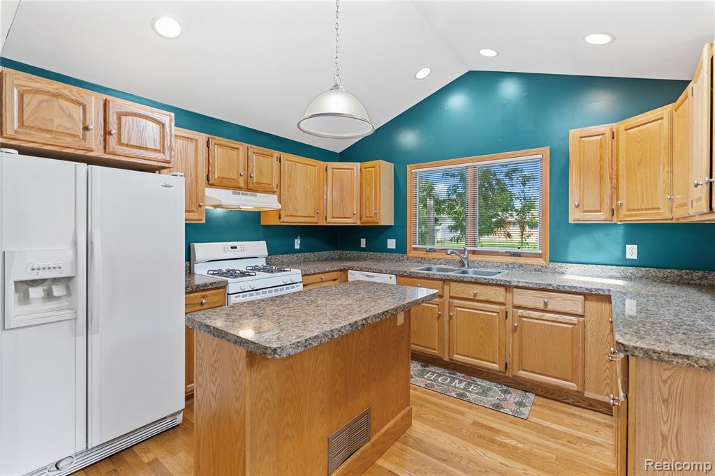6411 Brookview Drive, Grand Blanc, MI 48439 — Photo 9