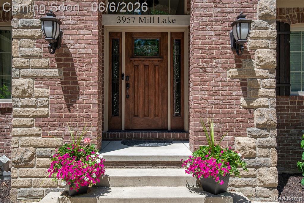 3957 Mill Lake Road, Lake Orion, MI — Photo 4