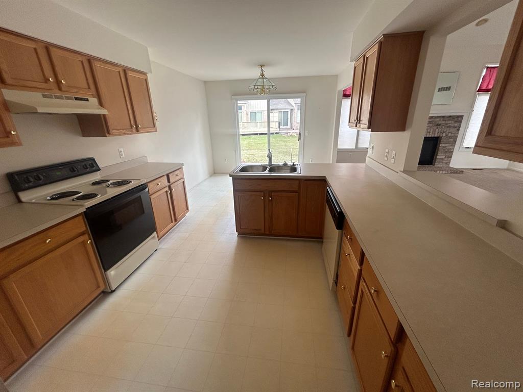 45401 DIAMOND POND Drive, Macomb, MI 48044 — Photo 2