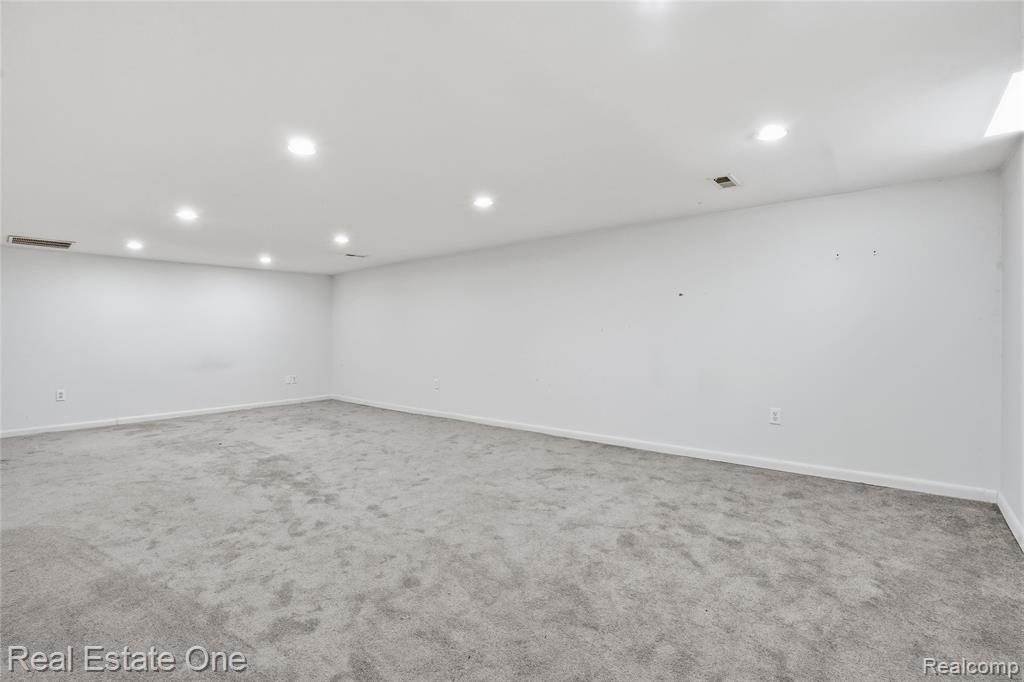 8422 Robindale Avenue, Dearborn Heights, MI 48127 — Photo 18