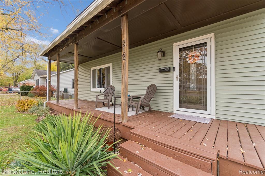 212 Airport Drive, Holly, MI 48442 — Photo 2