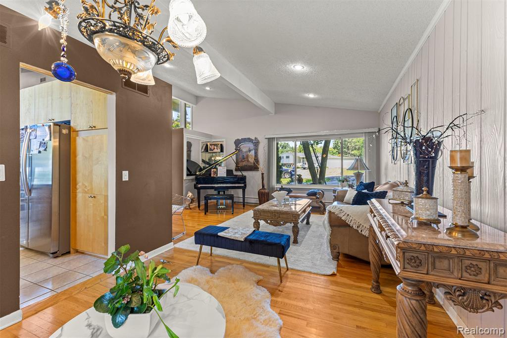 5589 Pembury, West Bloomfield, MI — Photo 17