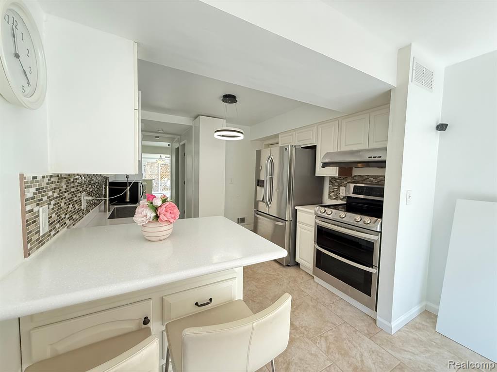 41636 BEDFORD Drive, 119, Canton, MI 48187 — Photo 16