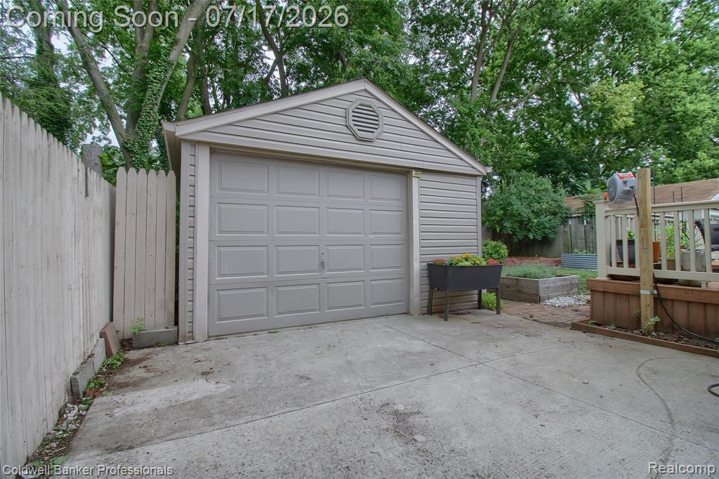 9118 Deering Street, Livonia, MI 48150 — Photo 29