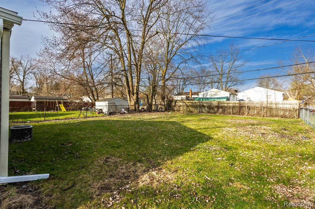 877 KETTERING Avenue, Pontiac, MI 48340 — Photo 25
