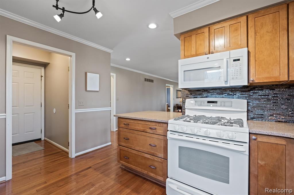 1453 Maplewood Drive, Saline, MI 48176 — Photo 16