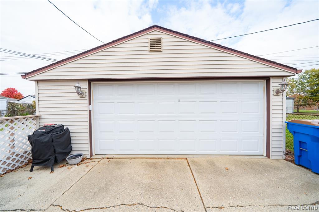 5247 Lyons Circle S, Warren, MI 48092 — Photo 3