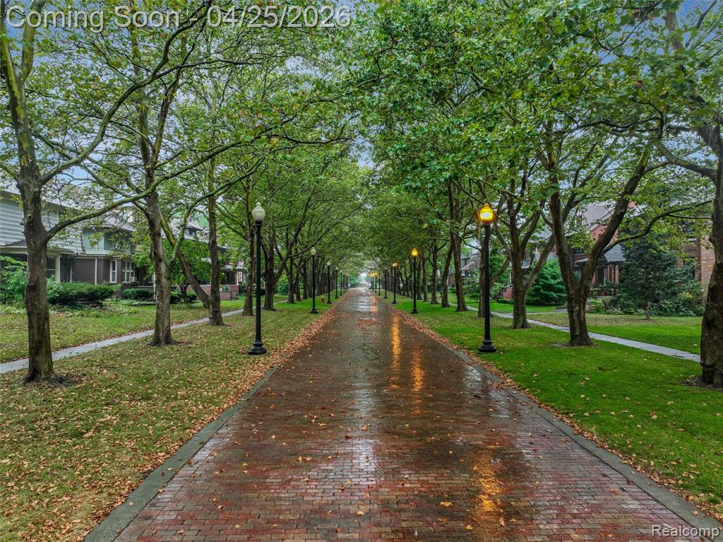 658 Pallister, Detroit, MI 48202 — Photo 70