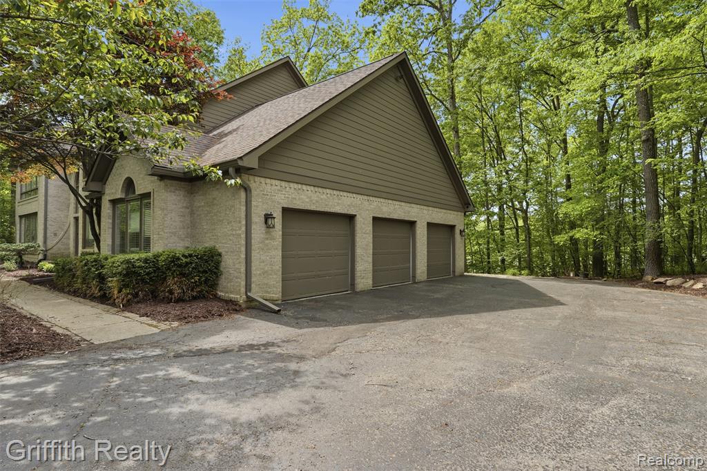 2018 Pine Hollow Trail, Brighton, MI 48114 — Photo 56