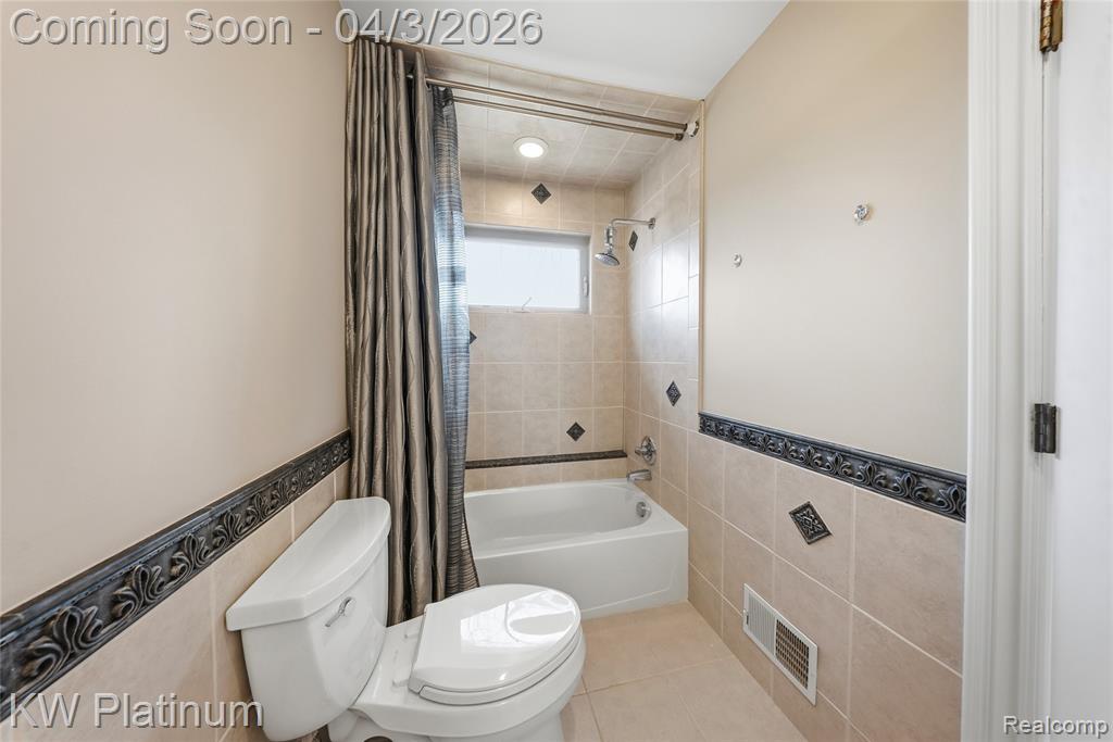 48877 Point Lakeview Drive, Chesterfield, MI 48047 — Photo 46