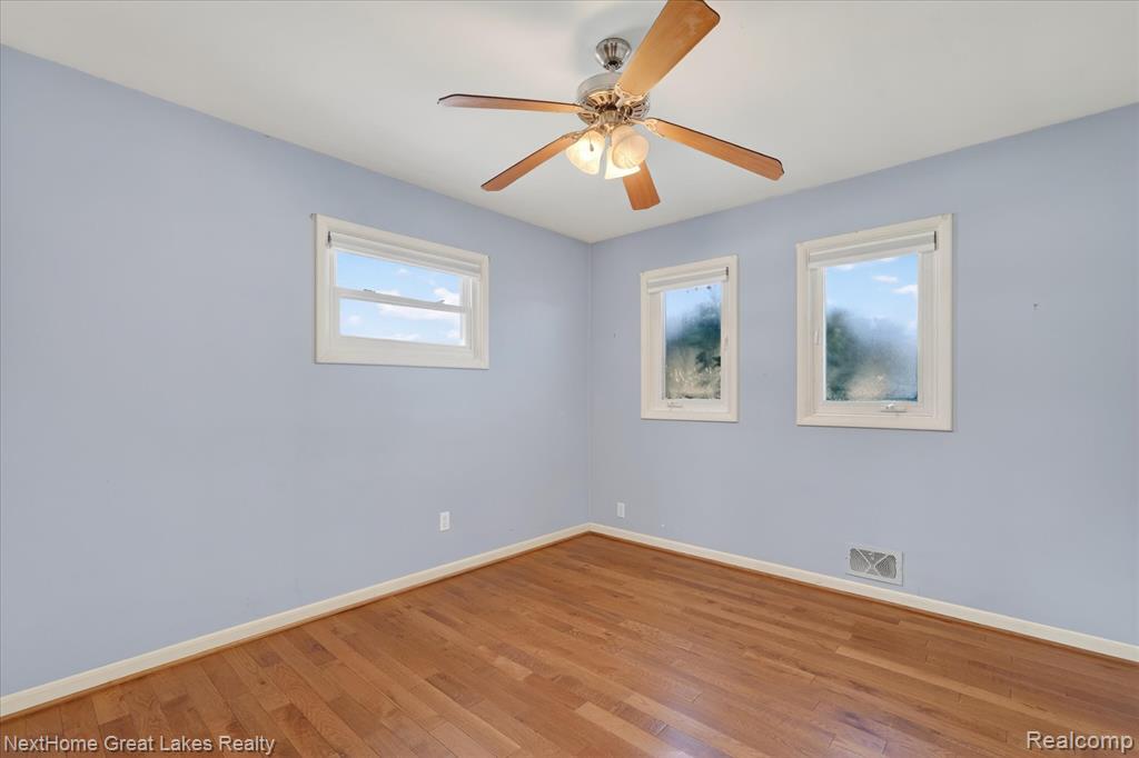 819 Southwood Drive, Fenton, MI 48430 — Photo 16