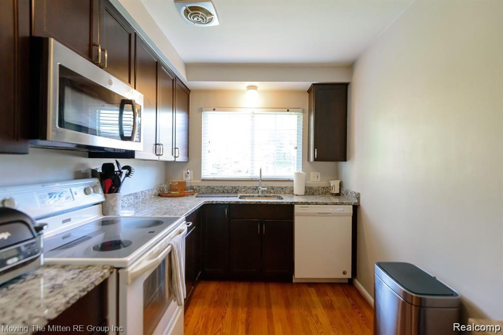 487 N ETON Street, B5, Birmingham, MI 48009 — Photo 16