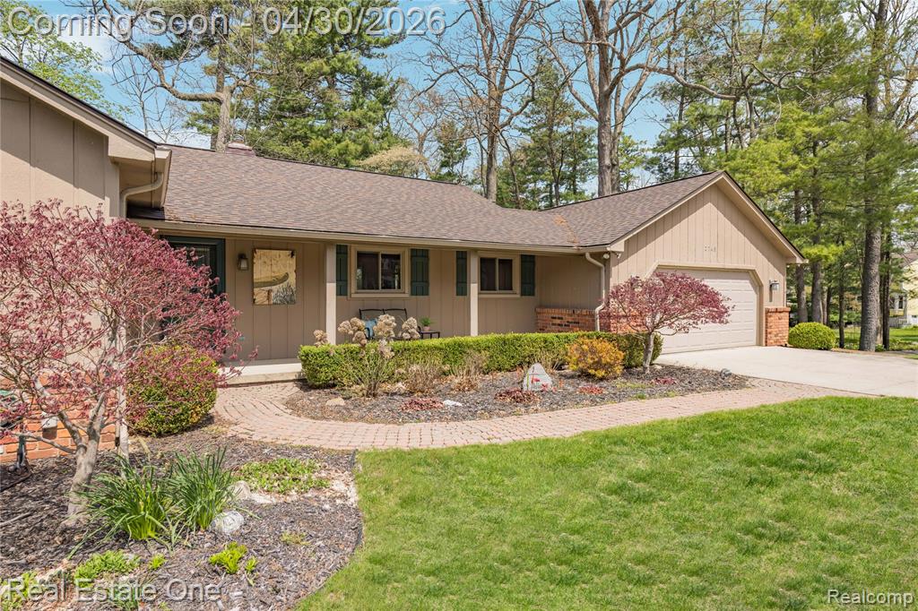 2748 Armstrong Drive, Lake Orion, MI — Photo 7
