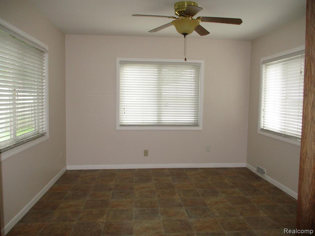 831 CARDWELL Street, Garden City, MI — Photo 4
