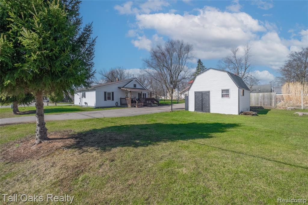 6123 Lapeer Road, Burton, MI 48509 — Photo 6