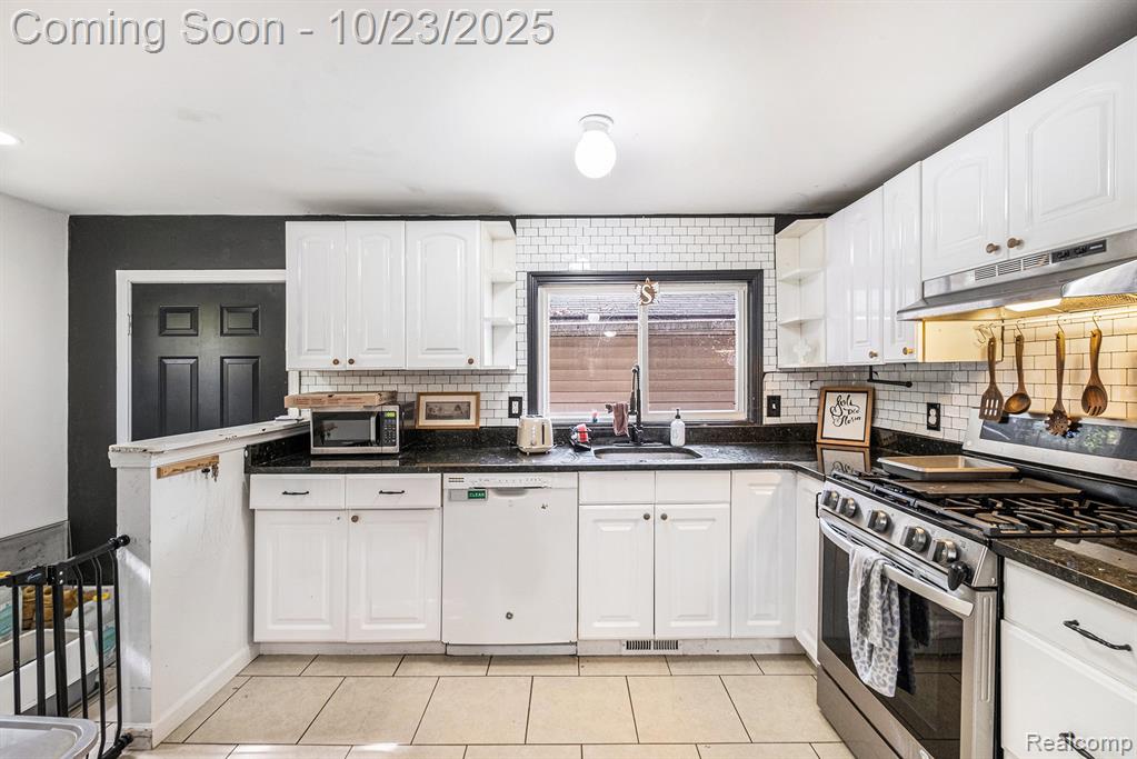 845 N East Street, Fenton, MI 48430 — Photo 6