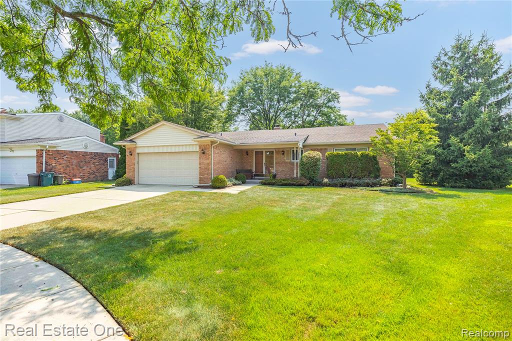 5487 Boros Drive, Troy, MI 48085 — Photo 39