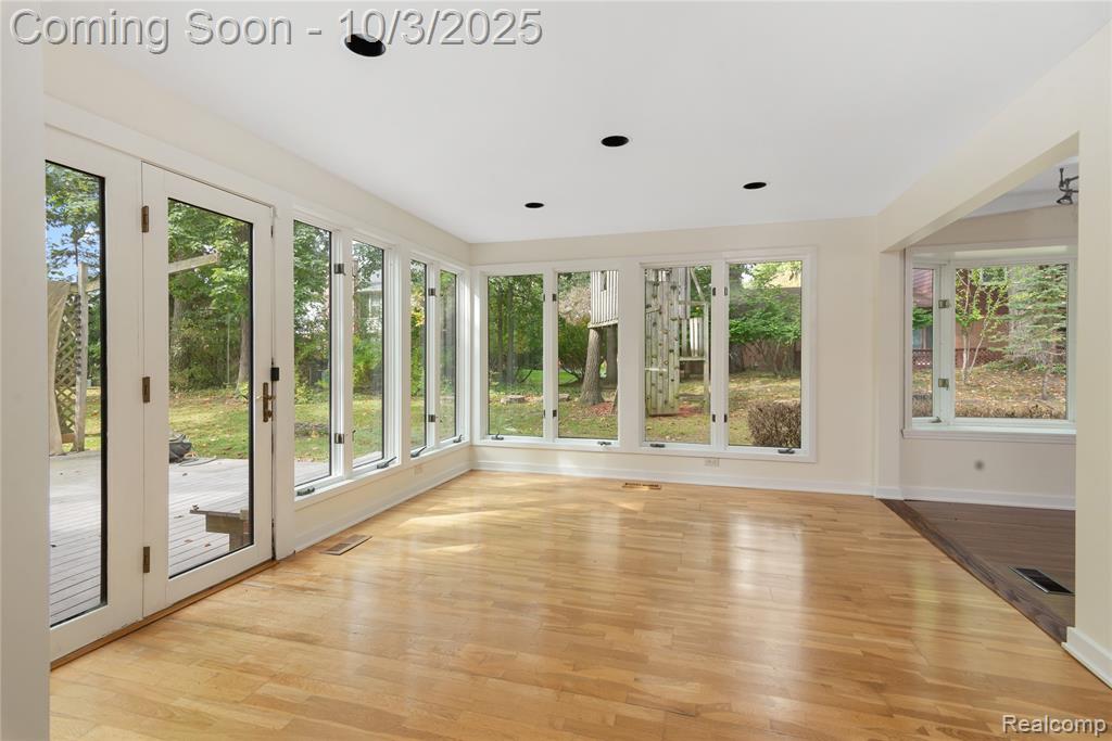 5130 Lake Bluff Rd, West Bloomfield, MI 48323 — Photo 7