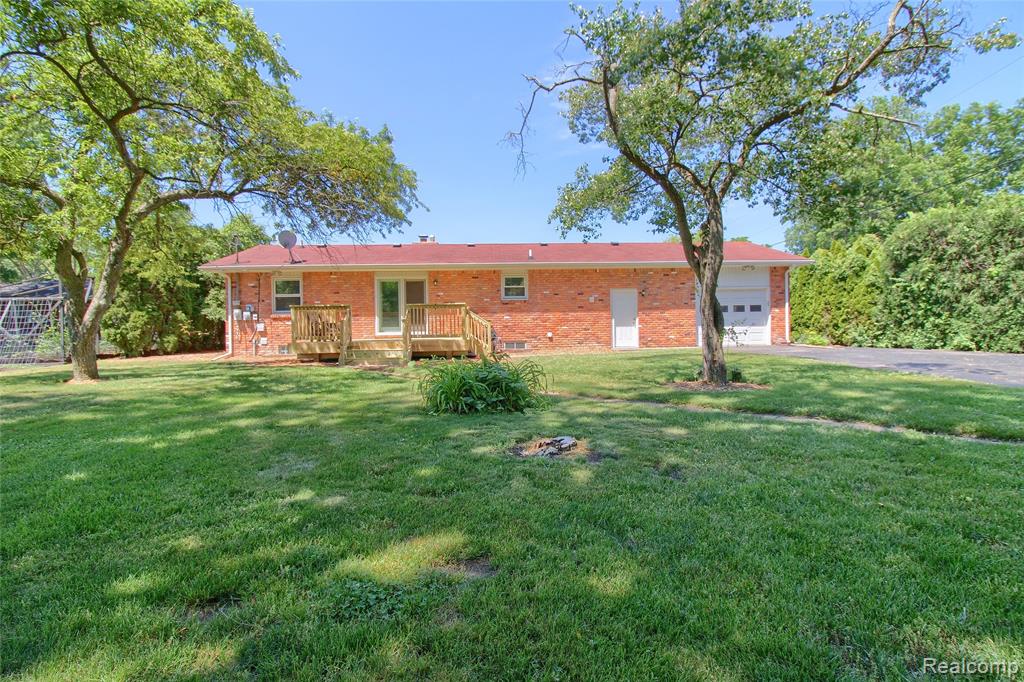21515 Huron River Drive, New Boston, MI 48164 — Photo 27
