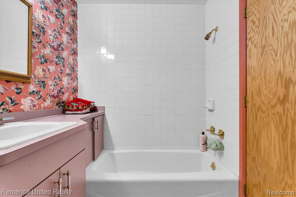 2457 Spring Lake Lane Lane, Brighton, MI 48114 — Photo 19