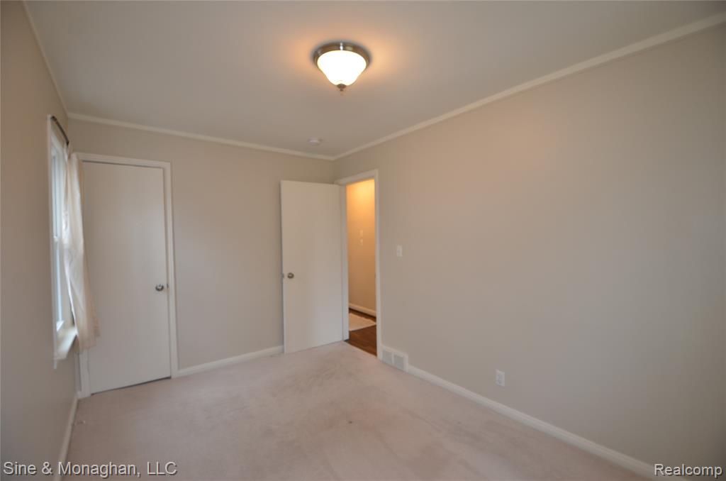 421 W Kalama Avenue S, Madison Heights, MI 48071 — Photo 18
