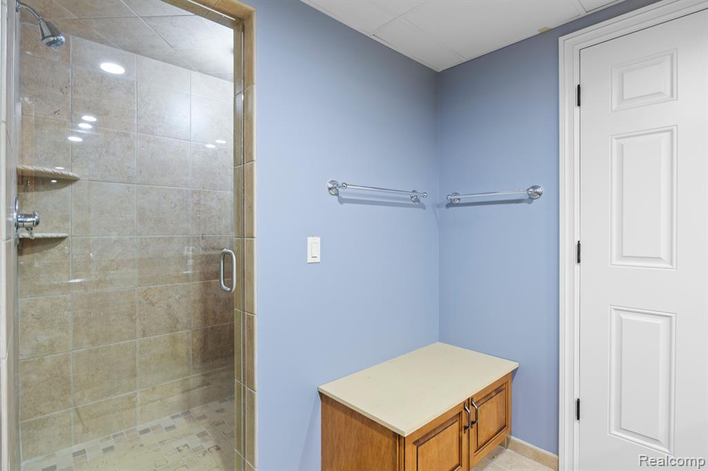 8151 ROLLING MEADOWS Drive, Canton, MI 48187 — Photo 63