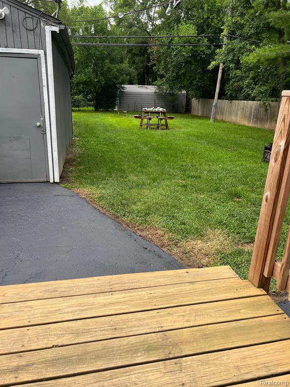 5160 HATCHERY Road, Waterford, MI 48329 — Photo 10