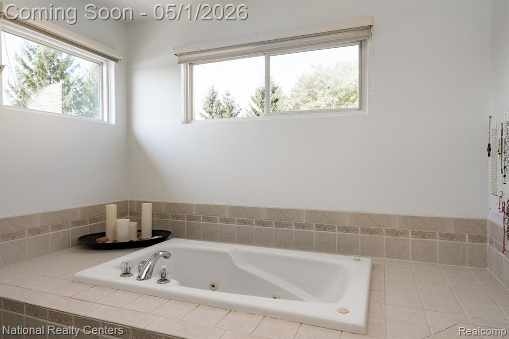 542 Bay Pointe Drive, Oxford, MI 48371 — Photo 27