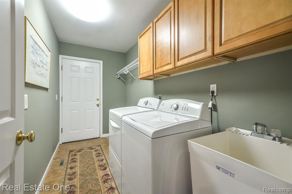 4490 GOLF VIEW Drive, Brighton, MI 48116 — Photo 32