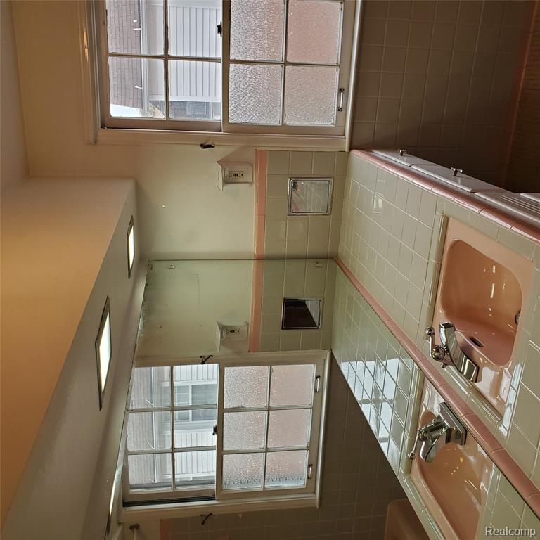16214 Shaftsbury Avenue, Detroit, MI 48219 — Photo 31