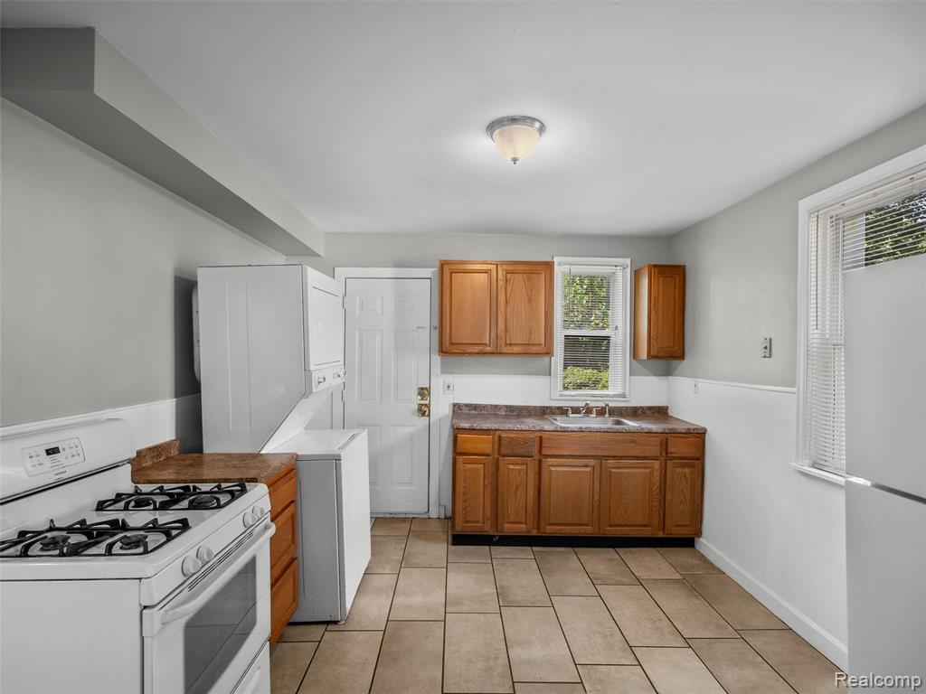 431 W Madge Avenue, Hazel Park, MI 48030 — Photo 6