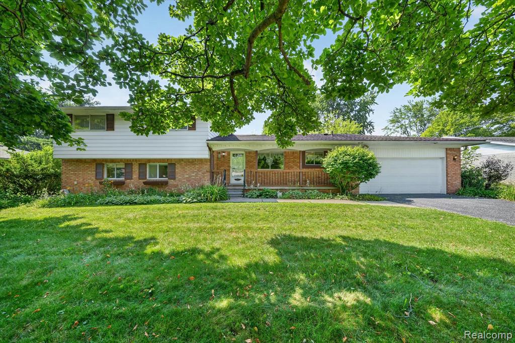 32533 Nestlewood Street, Farmington, MI 48334