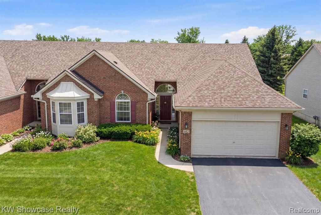 462 Woodhaven Drive, Commerce Twp, MI 48390 — Photo 2