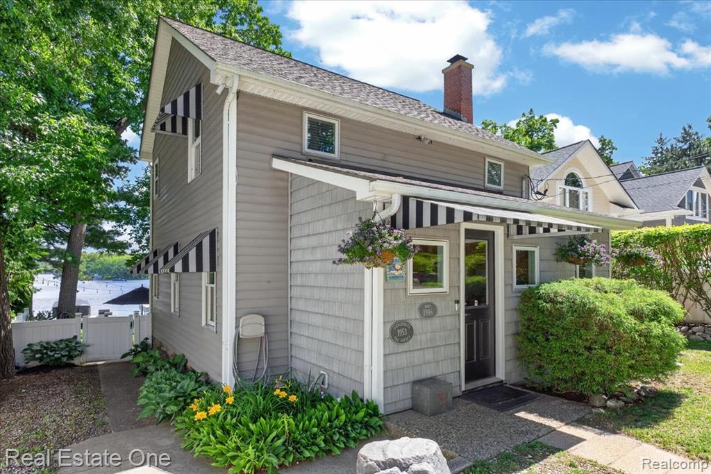 836 Pine Tree Road W, Lake Orion, MI 48362 — Photo 2