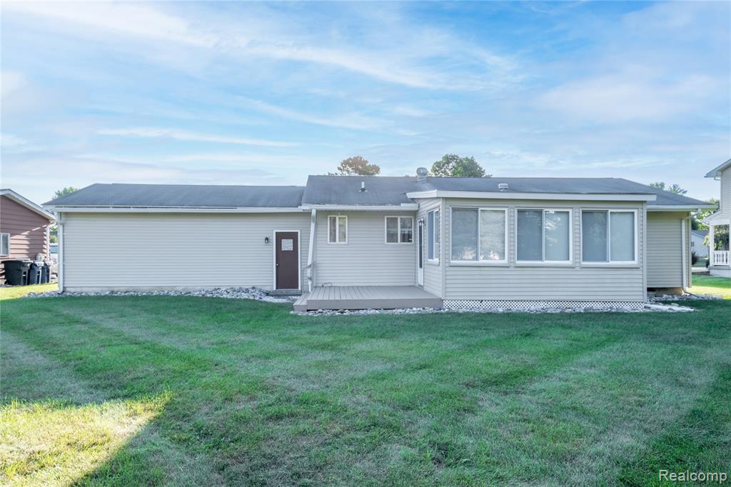6120 King Arthur Drive, Swartz Creek, MI 48473 — Photo 18