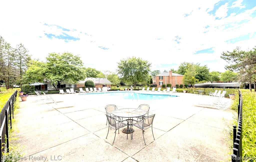 737 E Fox Hills Drive, 180, Bloomfield Hills, MI 48304 — Photo 26