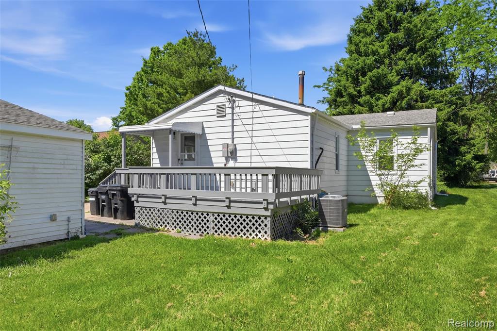 22401 Monterey Drive, Woodhaven, MI 48183 — Photo 30