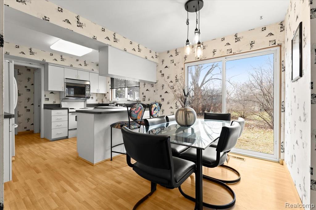5634 Stratford Drive, West Bloomfield, MI — Photo 13