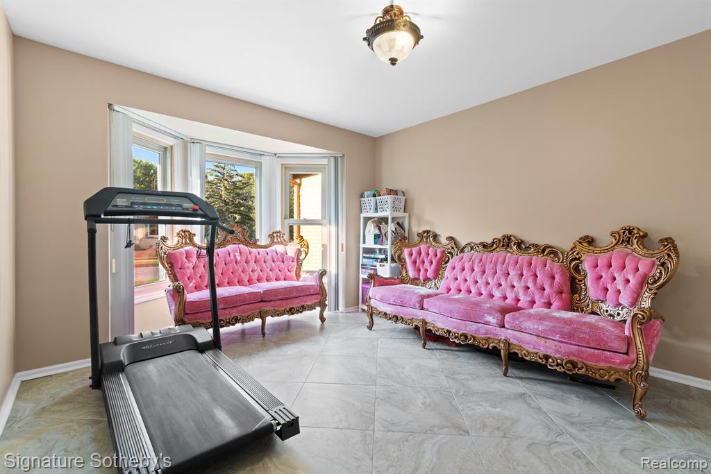 6710 WESTPOINTE Drive, Troy, MI 48085 — Photo 17
