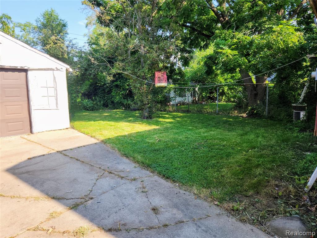 8210 Meyers Road, Detroit, MI 48228 — Photo 13