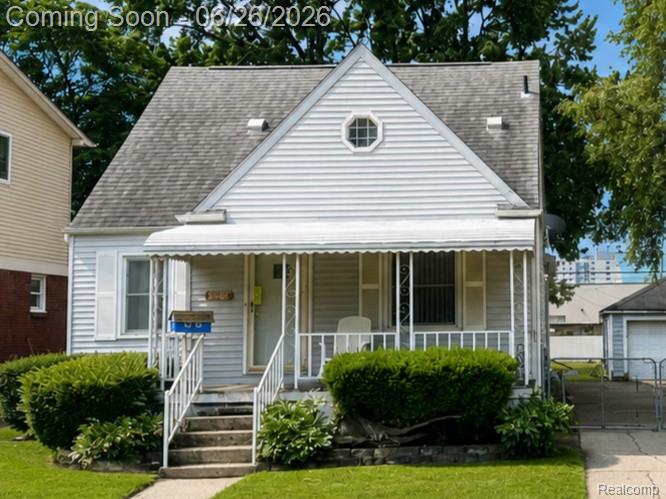 8056 Central, Center Line, MI 48015 — front exterior