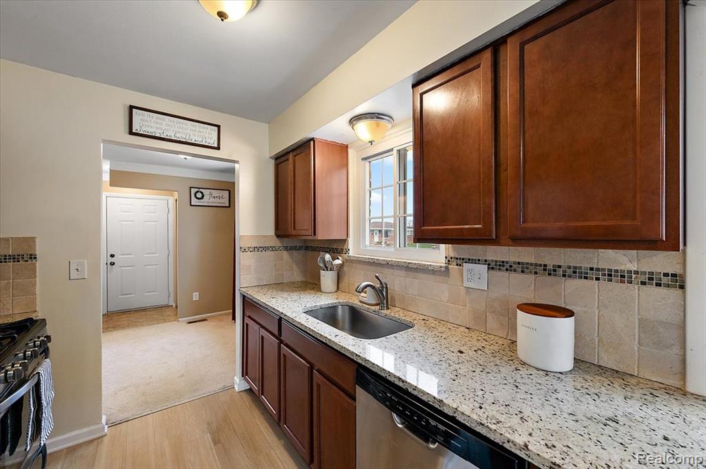 18053 S Wind Drive, Fraser, MI 48026 — Photo 24