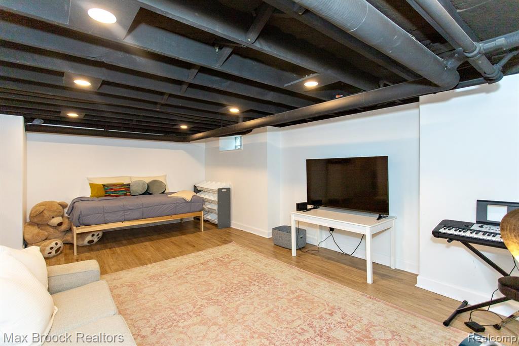 26008 Pembroke Road, Huntington Woods, MI — Photo 55