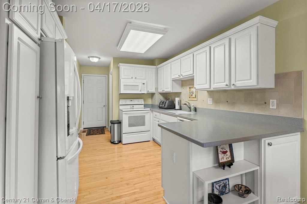 134 Legacy Park Circle, Dearborn Heights, MI 48127 — Photo 14