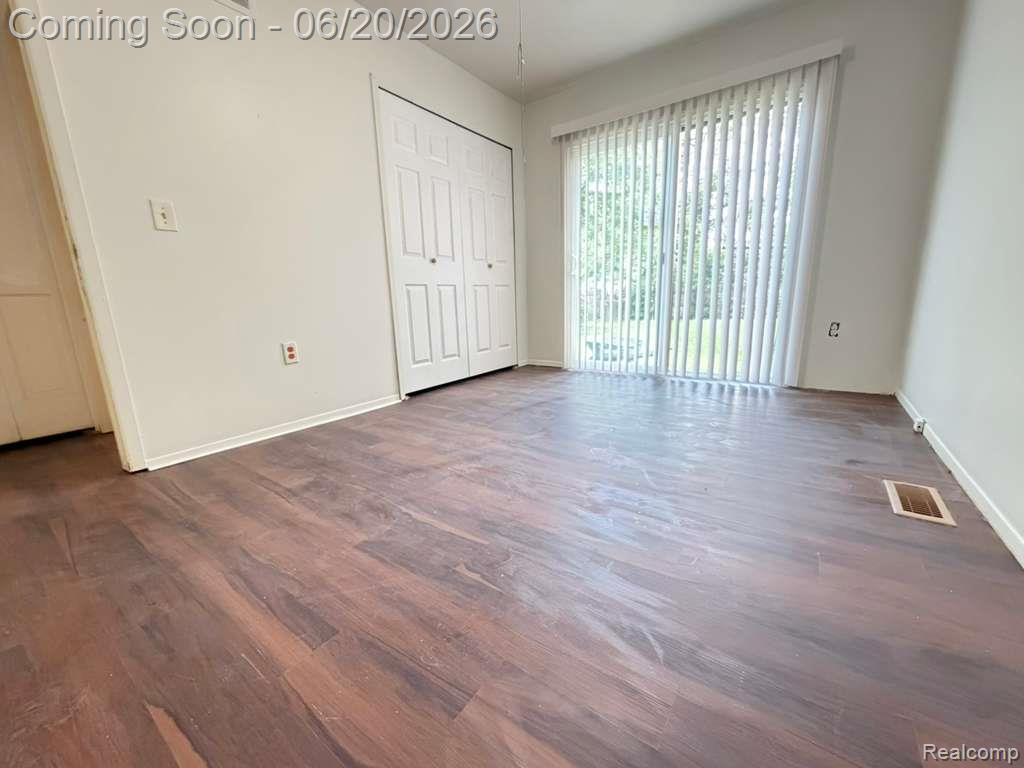 8307 S Essex Avenue, Warren, MI 48089 — Photo 11